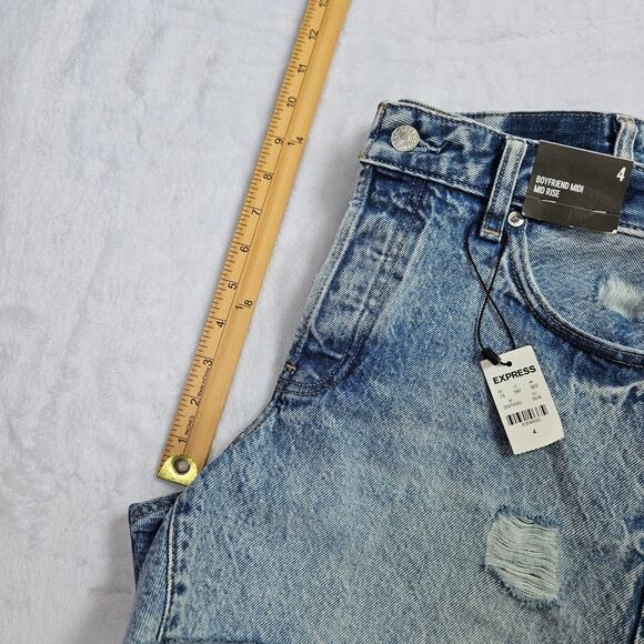 New Express Boyfriend Midi Mid Rise Distressed Drop Hem Denim Shorts Size 4 - Picture 12 of 16